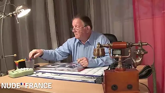 Büyük memeli koyu saçlı sürtük sert sikiliyor