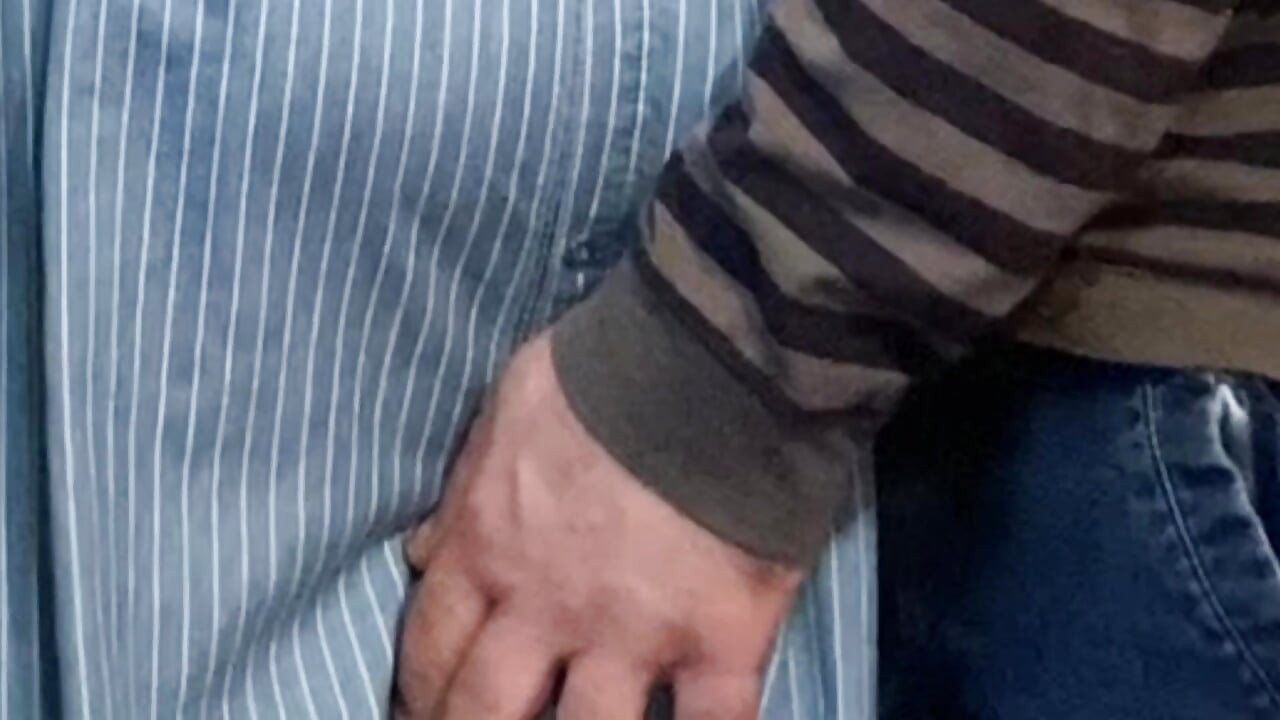 Elbisemin altında sapık parmaklar amımı parmaklıyor