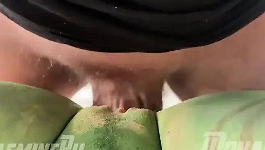 Poison Ivy bir hayranını sikiyor