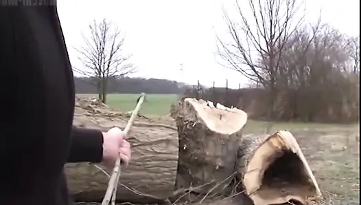 Ağız yarakla doluyken parmakları klitorisini ovuyor