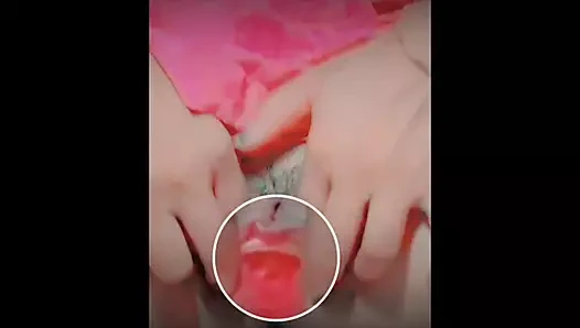 Amcık çok ıslak, çok sıkı ve çok seksi Tüm amcığım ıslak