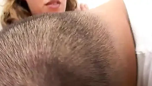 İtalyan orta yaşlı seksi kadın arkadan sikiliyor