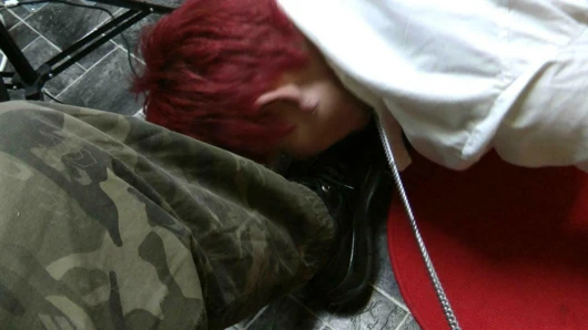 Annadevot - dil ile ayakkabı temizliği