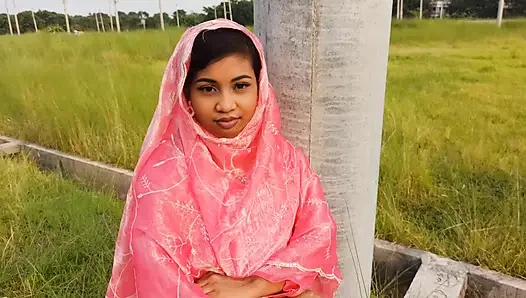 Bangladeşli otel ızgarası açık havada bir kız bekliyor, kim olduğunu bilmiyorum ama kendim için olup olmadığını görmeye çalışacağım. seks videosu