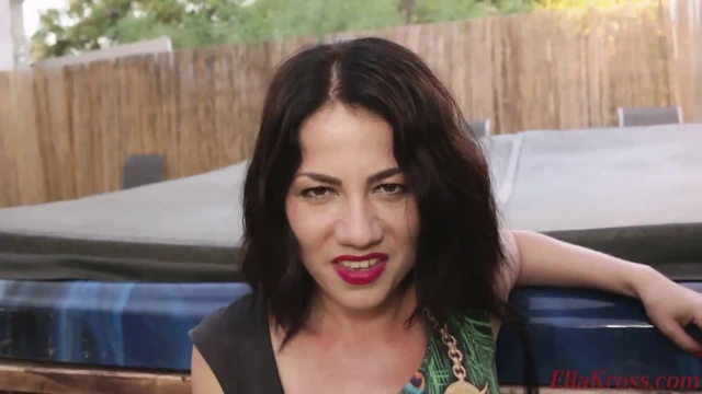 Sen benim tuvalet kölemsin, bu yüzden beni yala!