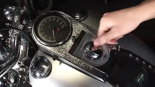 File çoraplı edepsiz esmer götten sikiliyor