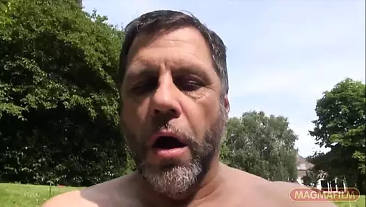 Sevimli redhaed Eva Berger götüne sokuyor