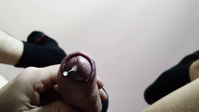 Büyük yarakla kendini boşalıyor