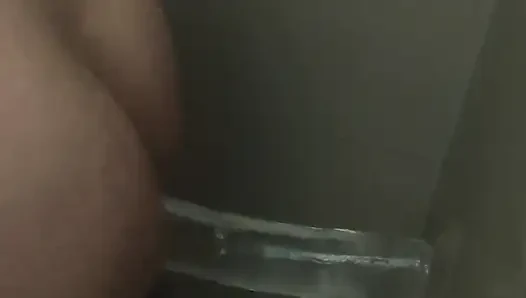 Duşta götten alıyor