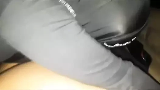 Tudung oral seks içinde araba