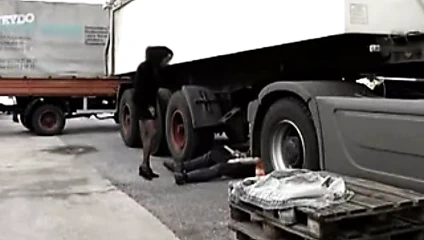 Beyaz kamyoncu siyah kadın sikikleri
