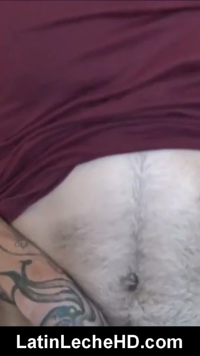 Latino twink kötü oğlan ve latino damızlık sikme için nakit | Klip 1