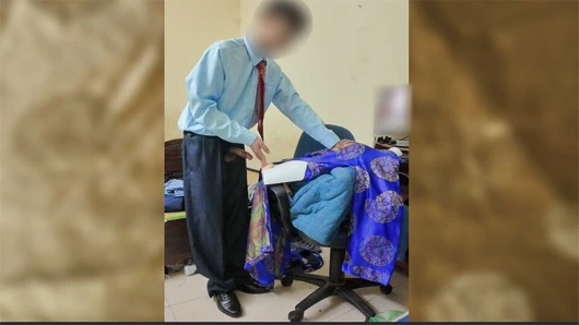 İş kıyafeti giymiş patron