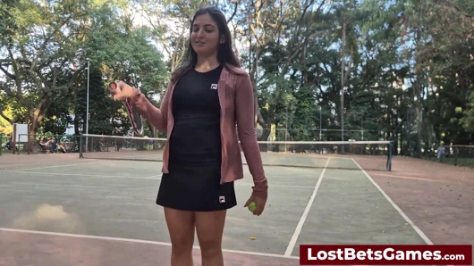 Rafaela ve Igor striptiz tenis maçını dışarıda yapıyor