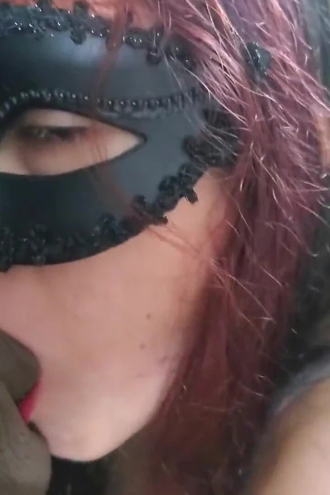 Doll lezzetli bir sakso çekiyor