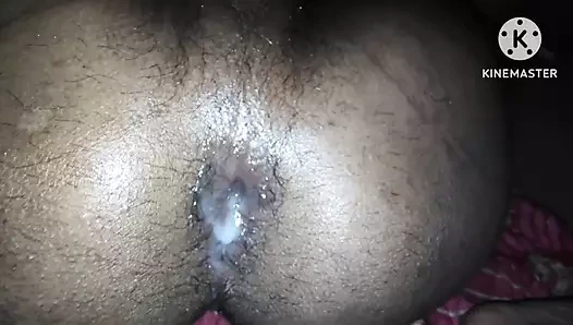 Suneka geceleri havanın tadını çıkarmaya gitti.