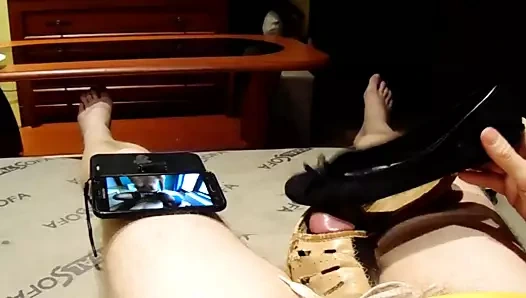 Eşinin terlikleri ile mastürbasyon