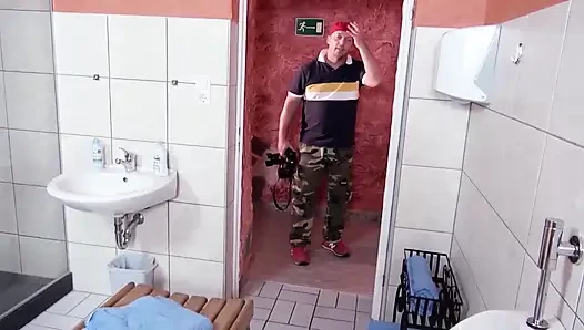 Çirkin ama yarağı nasıl boşaltacaklarını biliyor