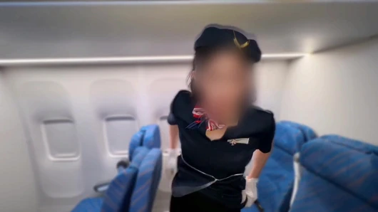 Çok seksi bir uçuş görevlisi. 5 ardışık seks! 0 sperm!