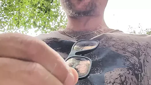 Parkta mastürbasyon yapıyor