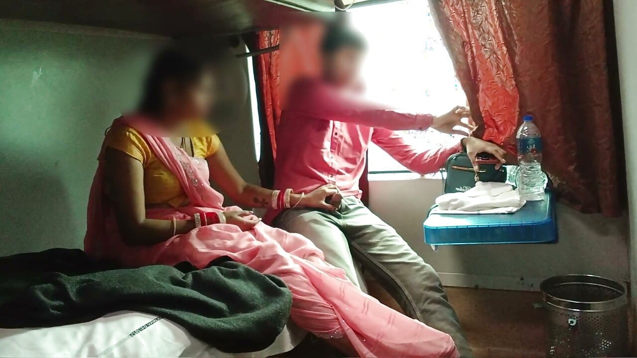 Part 2 Tren Mein Suhagarat with Bhabhi Dewar in Moving Train Bhabhi Celebrates Suhagarat with Dewar for the First Time Hindi Audio