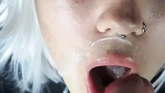 Tüm döl çıkana kadar onun yarağını emmeyi seviyorum!