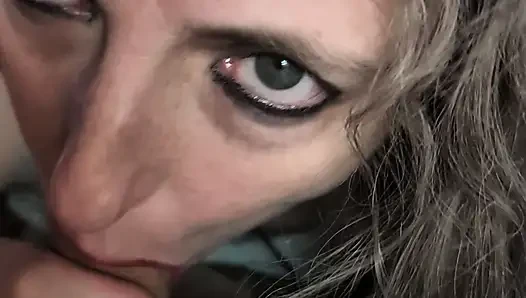 Oyuncaklar, elle muamele, yarak emme ve boşalma eğlencesi!