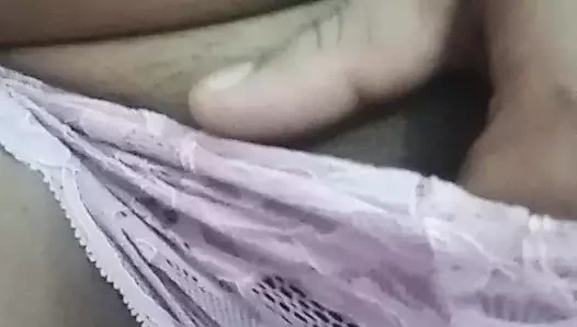 Karı koca göğüsleri oynuyor ve amını parmaklıyor video