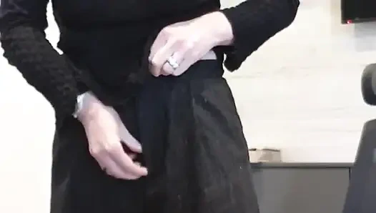 Orta yaşlı seksi kadın Julie 11 saniye boyunca tek bir şekilde fışkırtıyor