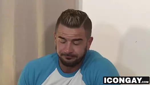 Genç twink troy accola baba dof dietrich tarafından delinmiş olur