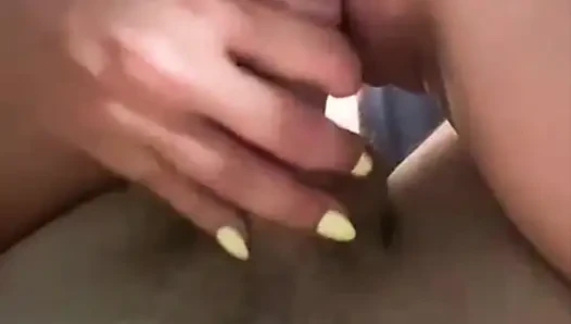 Orta yaşlı seksi kadın yarağımla mastürbasyon yapıyor