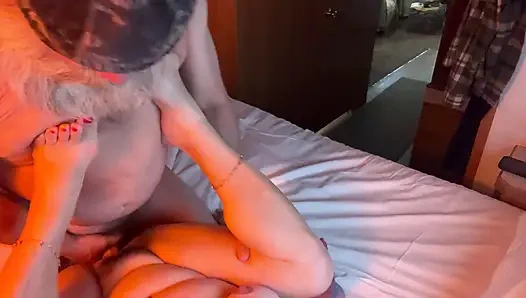 Babasının döllenmesi fışkırtıyor