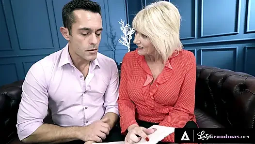 Şehvetli nineler - büyük memeli öğretmen orta yaşlı seksi kadın Amy öğrenciyi sikiyor