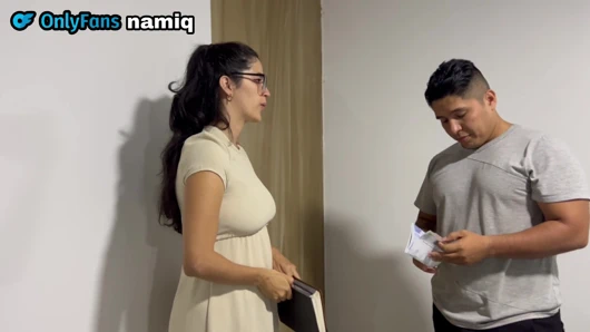 İri göğüslü dindar kadın kapımı çalıyor ve yarağımı götüne soktum