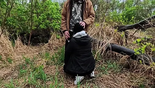 Tombul ateşli evli kadınla yağmurda riskli ıslak seks