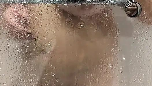 Büyük memeli üvey kız kardeş