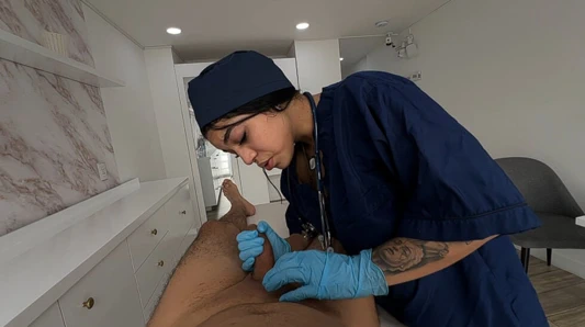 Doktor ofiste yarağımı emiyor