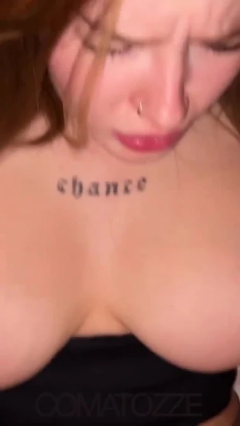 Мощный момент из "Я встретил порнозвезду Comatozze на улице... Любой шанс, мне повезет?"