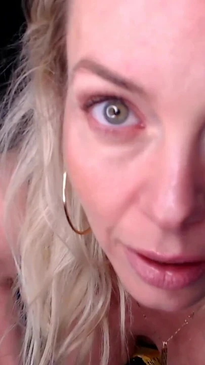 Yağlanmış orta yaşlı seksi kadın ikinizi de sikiyor ve birden fazla döl geri sayım yapıyor! | Klip 1