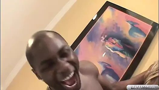 Çifte penetrasyon ve daha fazlası! Jean Claude ve Bay Marcus sarışın Haley Scott'ı sikiyor!