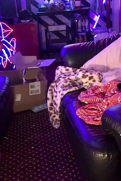 Сводный брат носит мои трусики и дает мне кримпай