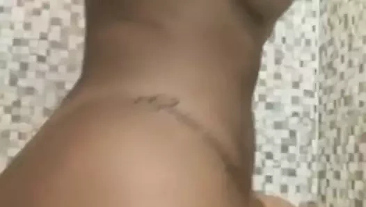 BRASILEnA DIOSA EN LA DUCHA