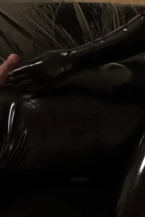 Lateks Danielle ve ordusu boşalma seansı 2angle