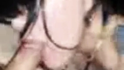 Edepsiz web fahişesi yarak emiyor