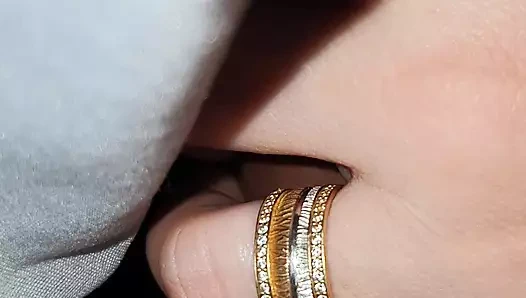 Üvey anne düğün gecesinde nikah halkası ile 31 çekiyor üvey oğlu