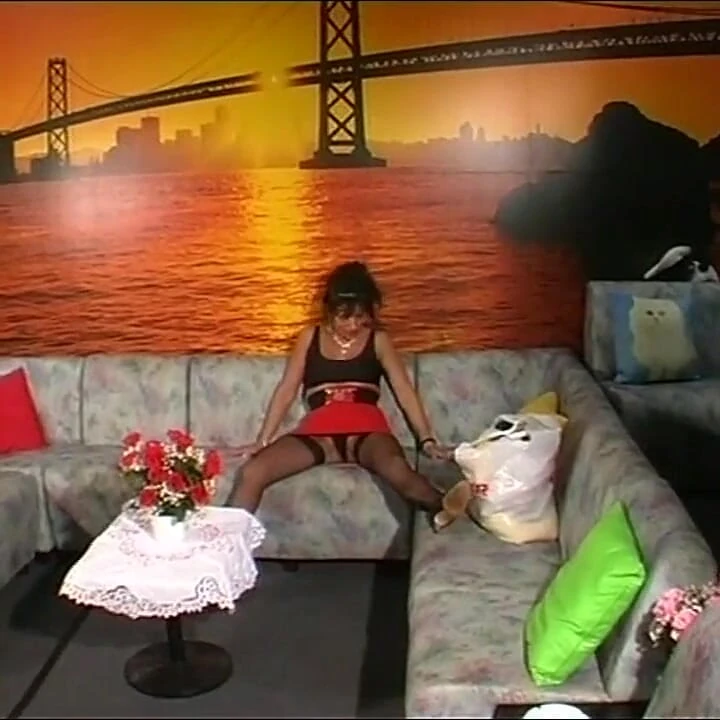 Güzel fahişe muzu yalıyor. (film Tamamlandı)