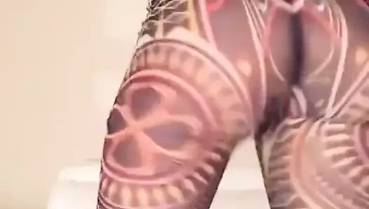 Seksi üvey anne twerk dansı yapıyor