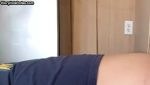 Olgun eşcinsel ev yapımı yakın çekimde erkek arkadaşının yarağıyla sikiliyor