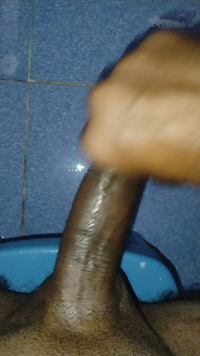 Masturbated using aloe vera. It's a very smooth and highly enjoyable experience. Very useful for fucking.