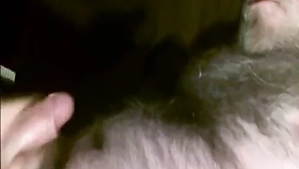 Baba kendi dilini vurur